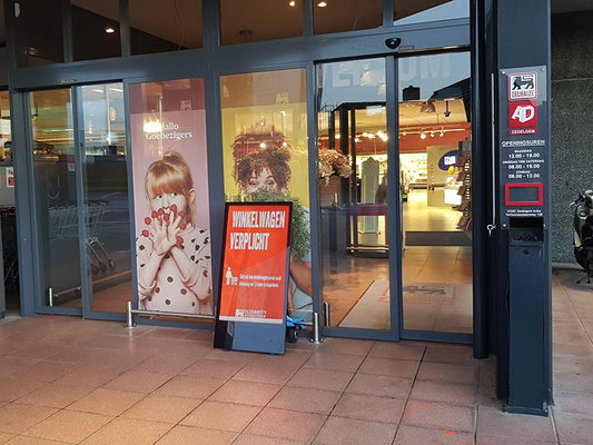 Digitaler Kundenstopper 43zoll mit Akku, für den Außenbereich 400 - 1500cd/m² mieten - Digitale Werbedisplays - Modulare Displays® - München