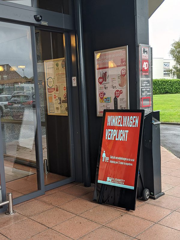 Tragbarer digitaler Kundenstopper 43zoll mit Akku, für den Außenbereich 700cd/m²