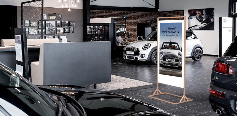 Digital Signage mit 43 Zoll oder 55 Zoll, doppelseitig und SuperSlim mieten - Digitale Werbedisplays - Modulare Displays® - München