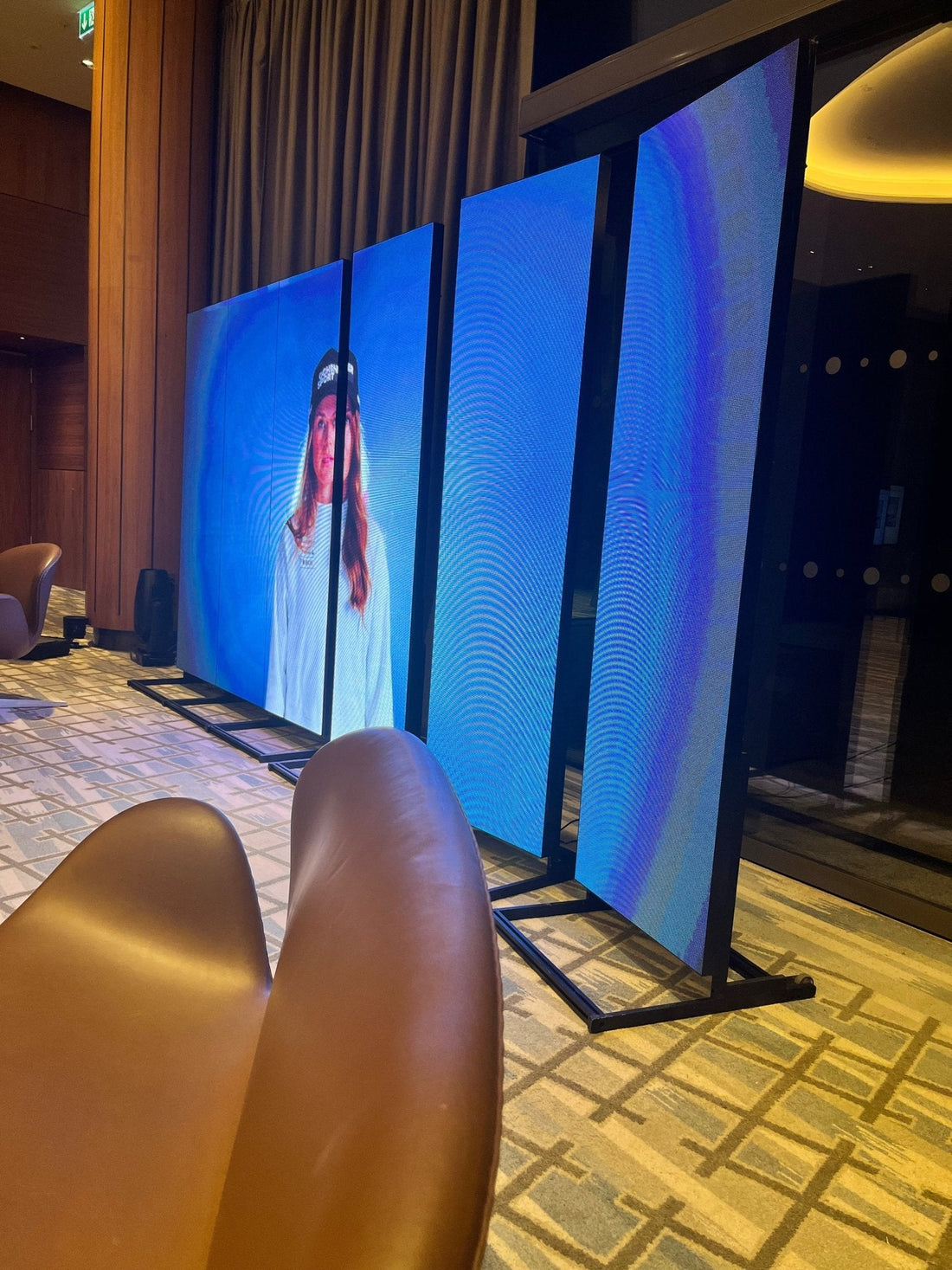 7 Gründe, warum modulare LED Video Totems Ihr nächstes Event revolutionieren - Digitale Werbedisplays - Modulare Displays® - München