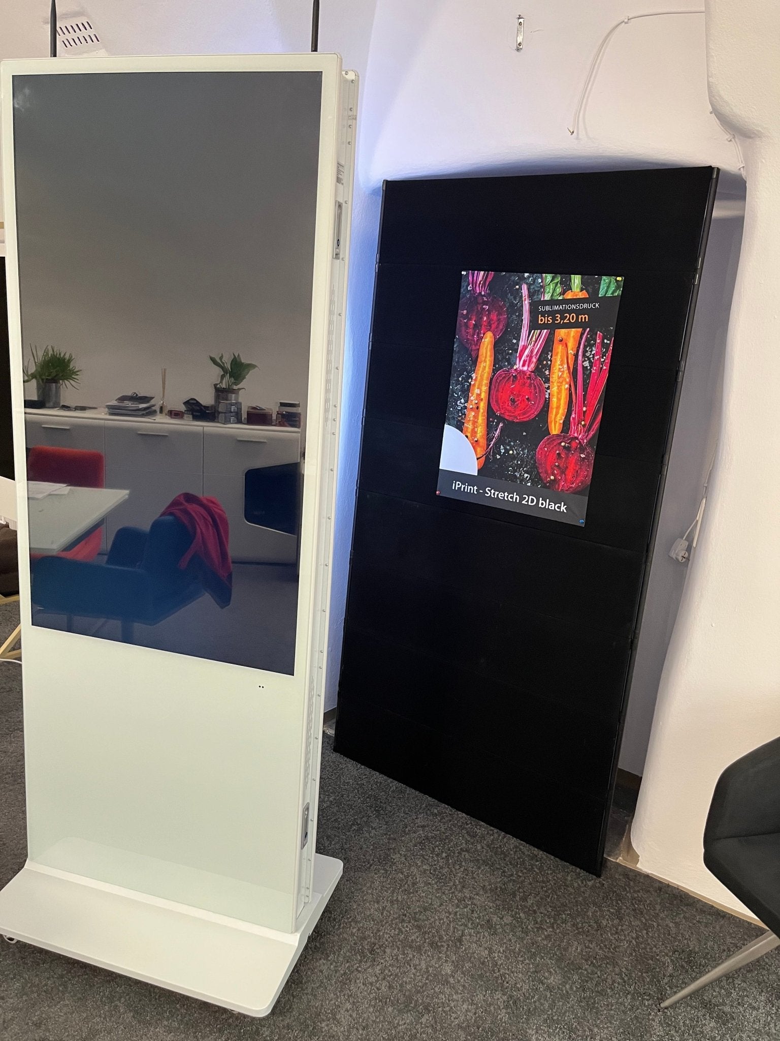 Doppelseitige Infostele 55 Zoll mit Android und Media Player - Digitale Werbedisplays - Modulare Displays® - München