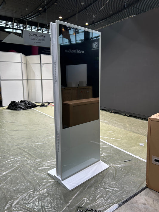 Digitale Infostele doppelseitig 55" freistehend zu vermieten