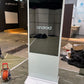 Digitale Infostele doppelseitig 55" freistehend zu vermieten