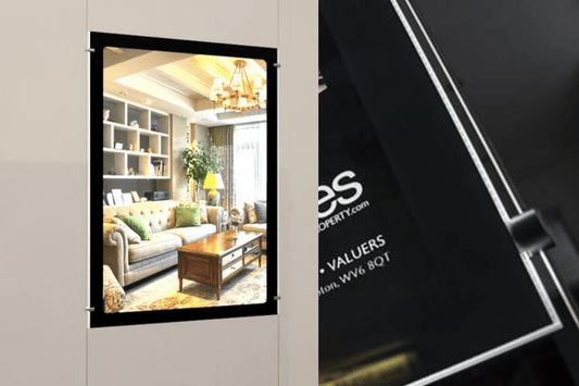 Seilsystem LED Acryl - Posterhalter Hochformat mit frontaler Befestigung DIN A1 - Digitale Werbedisplays - Modulare Displays® - München