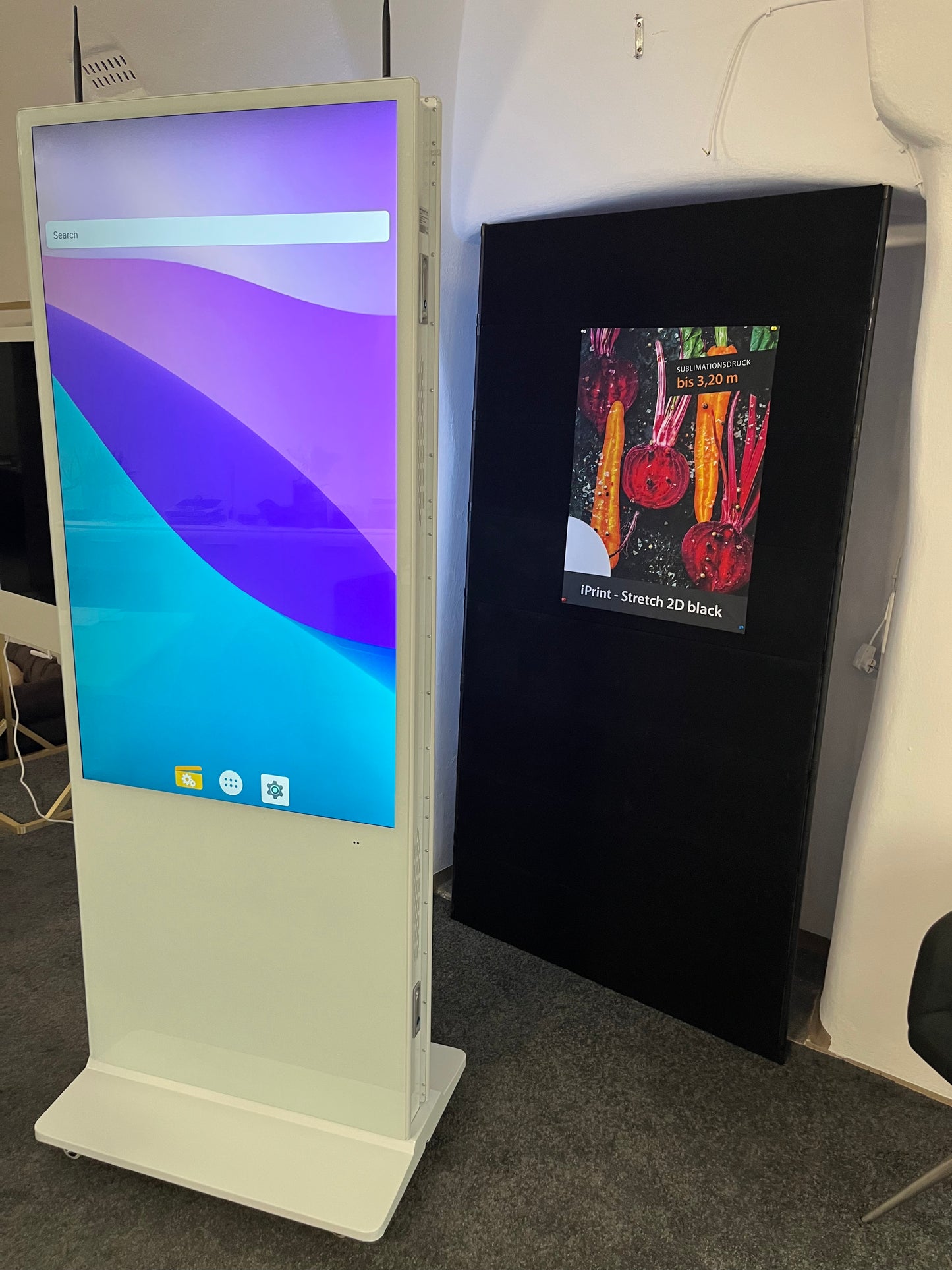 Aufbau Android Display Miete München – Modulare Displays® - Digitale Werbedisplays - Modulare Displays® - München