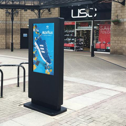 Freistehendes Werbedisplay für Außenbereich 43 Zoll bis 86 Zoll - digitale Werbung - Digitale Werbedisplays - Modulare Displays® - München