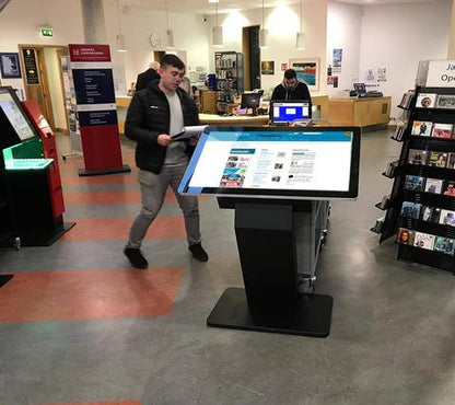Touchscreen - Kiosk 43 - 55 Zoll All - in - One - Digitale Werbedisplays - Modulare Displays® - München