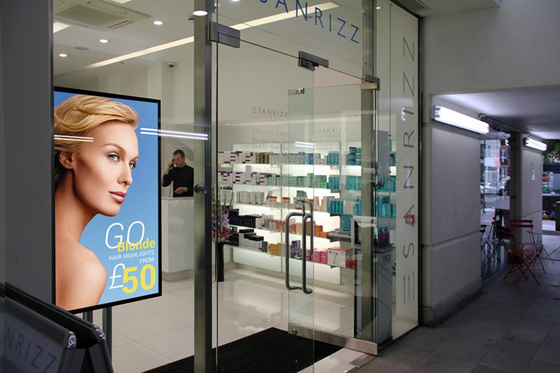 Digitaler Werbemonitor Retail – Modulare Displays® München