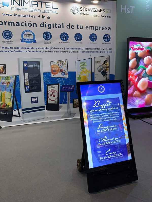 Digitaler Kundenstopper 43zoll mit Akku, für den Außenbereich 400 - 1500cd/m² mieten - Digitale Werbedisplays - Modulare Displays® - München
