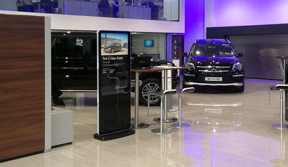 Digitale Info - Stele mit Android Media - Player. 50 und 55 Zoll Werbemonitor "SLIM - Line" - Digitale Werbedisplays - Modulare Displays® - München