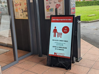 Digitaler Kundenstopper 43zoll mit Akku, für den Außenbereich 400 - 1500cd/m² mieten - Digitale Werbedisplays - Modulare Displays® - München